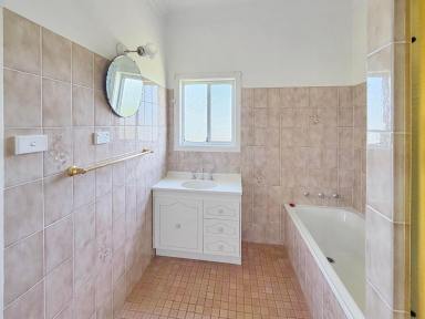 House For Lease - NSW - Glen Innes - 2370 - Charming Two-Bedroom Home  (Image 2)