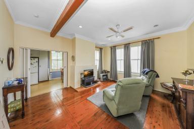 House For Sale - NSW - Tumut - 2720 - Central Location! (Image 2)