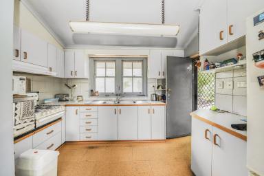 House For Sale - NSW - Tumut - 2720 - Central Location! (Image 2)