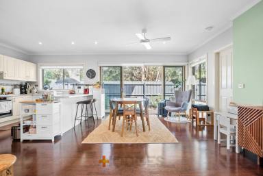 Townhouse Leased - VIC - Moorabbin - 3189 - LOW MAINTENANCE l TWO ON THE BLOCK l GREAT LOCATION  (Image 2)