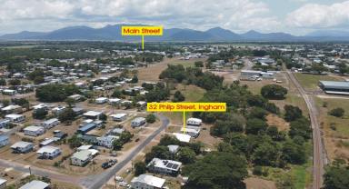 House For Sale - QLD - Ingham - 4850 - HIGHSET HOME - ONE FOR THE RENOVATOR! (Image 2)