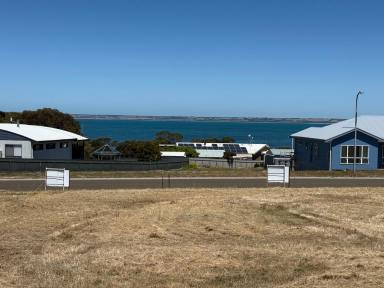 Residential Block For Sale - SA - Kingscote - 5223 - Excellent position, short stroll to the sea, lovely quiet neighborhood, build ready blocks. Three blocks available, 770 m2 - 870 m2 (approx.) (Image 2)