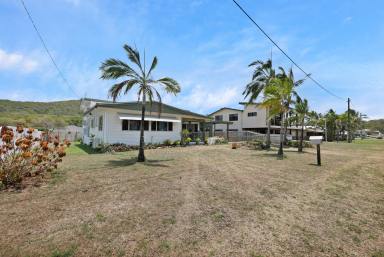 House For Sale - QLD - Grasstree Beach - 4740 - BLISSFUL & PEACEFUL BEACHFRONT LIVING  (Image 2)
