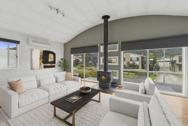 Unit For Sale - VIC - Apollo Bay - 3233 - EASY STREETS - CONVENIENT TOWNHOUSE (Image 2)