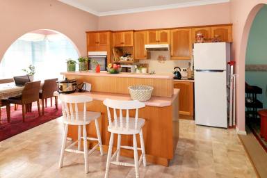 House For Sale - NSW - Glen Innes - 2370 - GARDENERS COTTAGE  (Image 2)