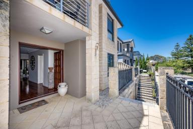 House For Sale - WA - Iluka - 6028 - ELEGANCE & EASE!  (Image 2)