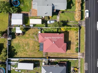 House For Sale - TAS - New Norfolk - 7140 - Charming Weatherboard Home in the Heart of New Norfolk (Image 2)