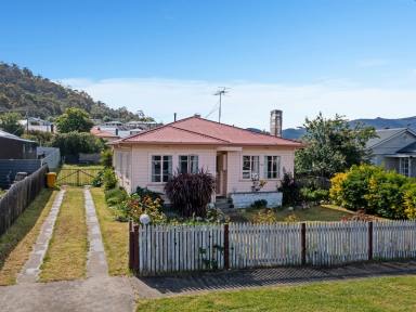 House For Sale - TAS - New Norfolk - 7140 - Charming Weatherboard Home in the Heart of New Norfolk (Image 2)