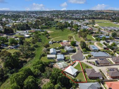 House For Sale - NSW - Young - 2594 - Modern Comfort & Convenience – Perfect for Retirees!  (Image 2)