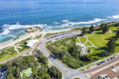 House For Sale - WA - Trigg - 6029 - Endless Options in Dream Location!  (Image 2)