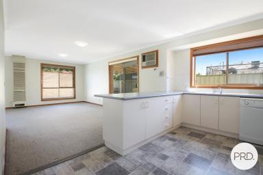 House For Sale - NSW - North Albury - 2640 - INVEST OR OCCUPY - IMMACULATE UNIT (Image 2)