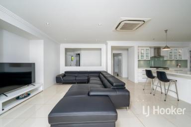 House For Sale - NSW - Inverell - 2360 - Luxury Living with Panoramic Views Over Inverell  (Image 2)