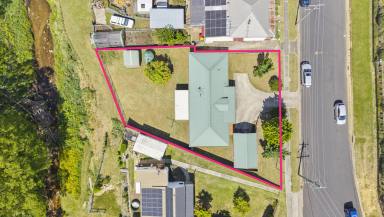 House For Sale - NSW - Lithgow - 2790 - Spacious Brick Home Offering Comfort and Convenience (Image 2)