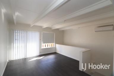 Apartment For Lease - NSW - Inverell - 2360 - Modern Unit in Quiet Complex on Ross Hill  (Image 2)