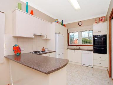 House For Lease - NSW - North Ryde - 2113 - Beautiful spacious 3 bed room house in a quiet and convenient street (Image 2)