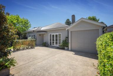 House Leased - VIC - Cheltenham - 3192 - PICTURE PERFECT | FAMILY OASIS | FABULOUS LOCATION (Image 2)