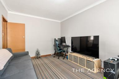 House For Sale - WA - Rockingham - 6168 - Big Land, Real Potential (Image 2)