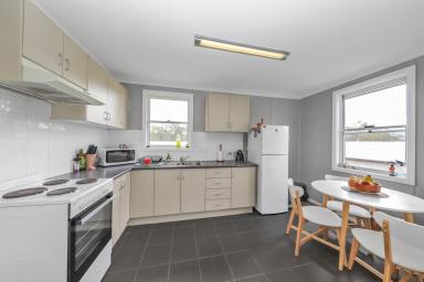 House For Sale - NSW - Batlow - 2730 - Neat & Tidy! (Image 2)