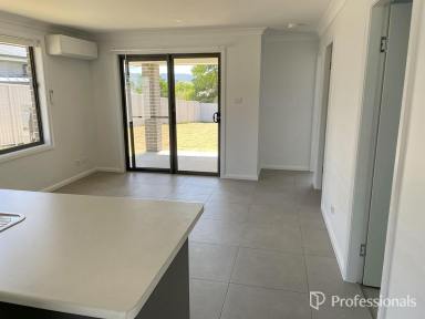 House Leased - NSW - Hillvue - 2340 - 2 Bedroom modern duplex HILLVUE  (Image 2)