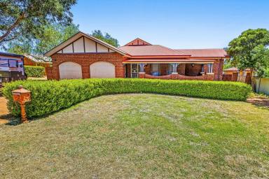House For Sale - NSW - Dubbo - 2830 - Charming Double-Brick Colonial Home in a Quiet Cul-de-Sac, Perfect for Families or Downsizers  (Image 2)
