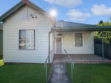 House For Lease - NSW - Glen Innes - 2370 - Charming 3 Bedroom Cottage (Image 2)