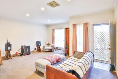 Unit For Sale - VIC - Mildura - 3500 - NEAT, CENTRAL TOWNHOUSE WITH STRONG INVESTMENT APPEAL (Image 2)
