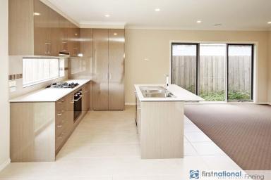 Unit For Lease - VIC - Cranbourne - 3977 - Modern 3 bedroom townhouse (Image 2)