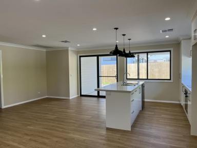 House For Lease - NSW - Moss Vale - 2577 - Modern Comfort Close To Town (Image 2)