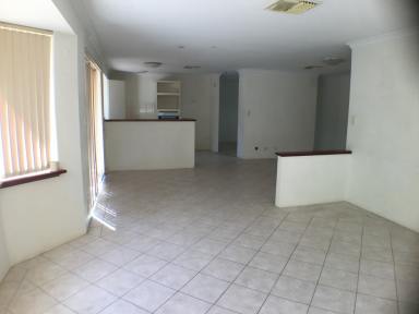 House For Lease - WA - Mount Pleasant - 6153 - LARGE FAMILY HOME WITH STUDY! (Image 2)