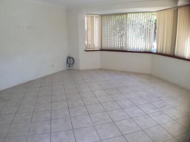 House For Lease - WA - Mount Pleasant - 6153 - LARGE FAMILY HOME WITH STUDY! (Image 2)