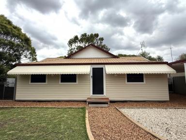 House For Sale - NSW - Moree - 2400 - STEP INSIDE AND BE IMPRESSED (Image 2)