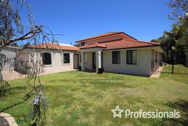 House For Lease - WA - Pelican Point - 6230 - Elegant Double-Storey Home in Prestigious Pelican Point! (Image 2)