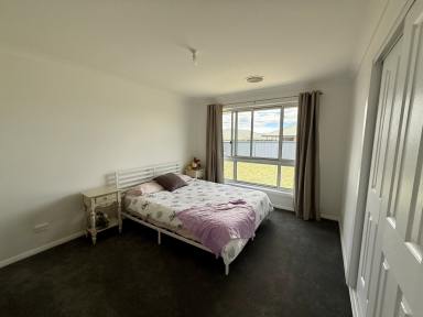 House Leased - NSW - Wallerawang - 2845 - Modern 4 bedroom home (Image 2)