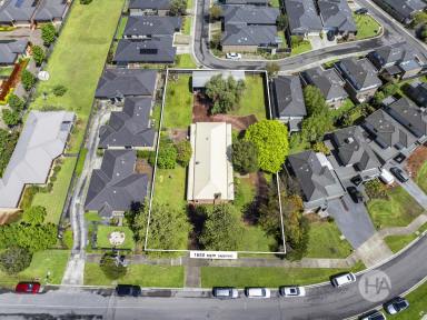 House For Sale - VIC - Somerville - 3912 - Generous 1,650sqm Block With Endless Potential (Image 2)