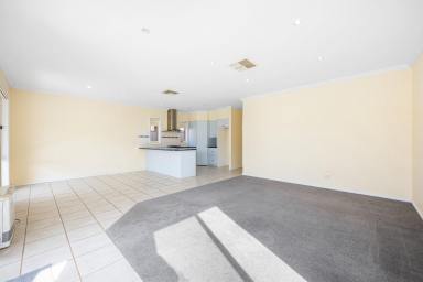 Townhouse For Sale - VIC - Red Cliffs - 3496 - NEAT & COMPLETE TOWNHOUSE  (Image 2)