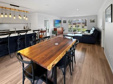 House For Sale - NSW - Leeton - 2705 - LUXUROUS FAMILY LIVING (Image 2)