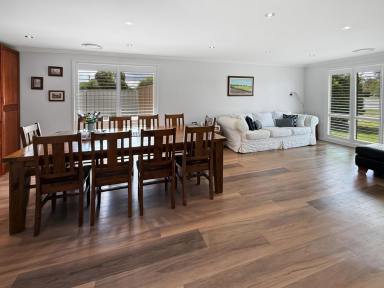 House For Sale - NSW - Leeton - 2705 - LUXUROUS FAMILY LIVING (Image 2)