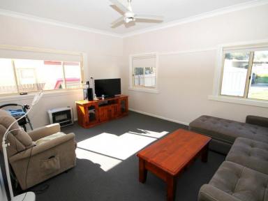House For Lease - NSW - Inverell - 2360 - Comfortable Family Home on Belgravia (Image 2)