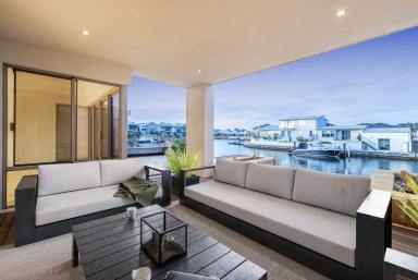 House For Sale - WA - Dudley Park - 6210 - OUTSTANDING NORTH FACING CANAL HOME!! (Image 2)