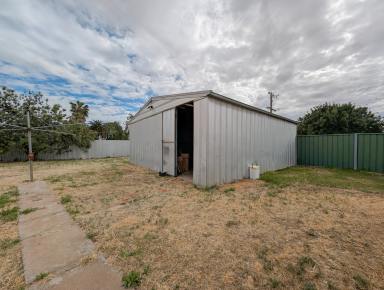 House For Sale - VIC - Kerang - 3579 - FEDERATION STYLE HOME ON A LARGE ALLOTMENT  (Image 2)
