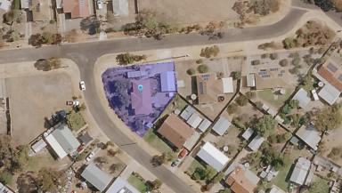 House For Sale - SA - Mannum - 5238 - Affordable quality family home. Large deck, large master bedroom, corner block in a peaceful part of Mannum. (Image 2)