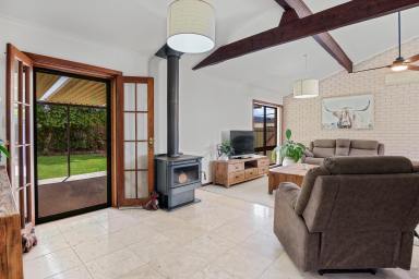 House For Sale - NSW - Mudgee - 2850 - GENEROUS PROPORTIONS AND GRACEFUL FAMILY LIVING  (Image 2)