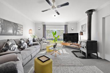 Acreage/Semi-rural For Sale - VIC - Seaton - 3858 - Exceptional Lifestyle Property With Dual Residence  (Image 2)