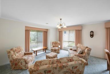 House For Sale - VIC - Maffra - 3860 - A home that has it all 4 bed 2 bath, Established block, Great neighbourhood, Powered shed with side access (Image 2)