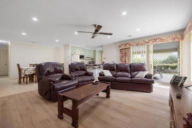 House For Sale - VIC - Maffra - 3860 - A home that has it all 4 bed 2 bath, Established block, Great neighbourhood, Powered shed with side access (Image 2)