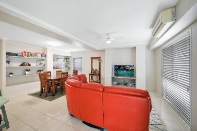 House For Sale - QLD - Avenell Heights - 4670 - LARGE FAMILY HOME WITH MULTIPLE LIVING AND 5 BEDROOMS!  (Image 2)