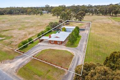 House For Sale - VIC - Huntly - 3551 - Country Living with Everyday Ease  (Image 2)