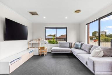 House For Sale - VIC - Epsom - 3551 - Contemporary comfort with shedding and side access (Image 2)