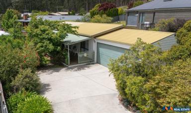 House For Sale - VIC - Myrtleford - 3737 - Private 3 Bedroom Home with Views (Image 2)