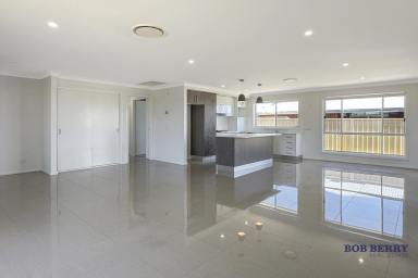 House For Lease - NSW - Dubbo - 2830 - Stylish Three Bedroom Home in Keswick Estate (Image 2)